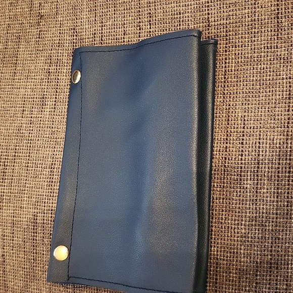 New Leather Navy/Gold H Tissue Cover - Picture 6 of 12